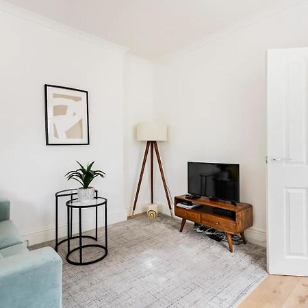 Stylish One Bedroom Apartment In Greater London Kültér fotó